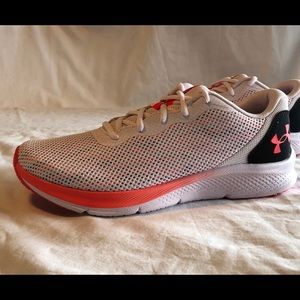 Women’s Under Armour Shadow.  Sz 8.5.
Brand NEW